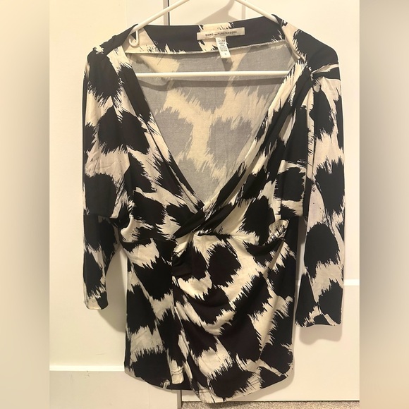 Diane Von Furstenberg Silk Black and White Blouse Top Size 12 Women’s - Picture 1 of 10